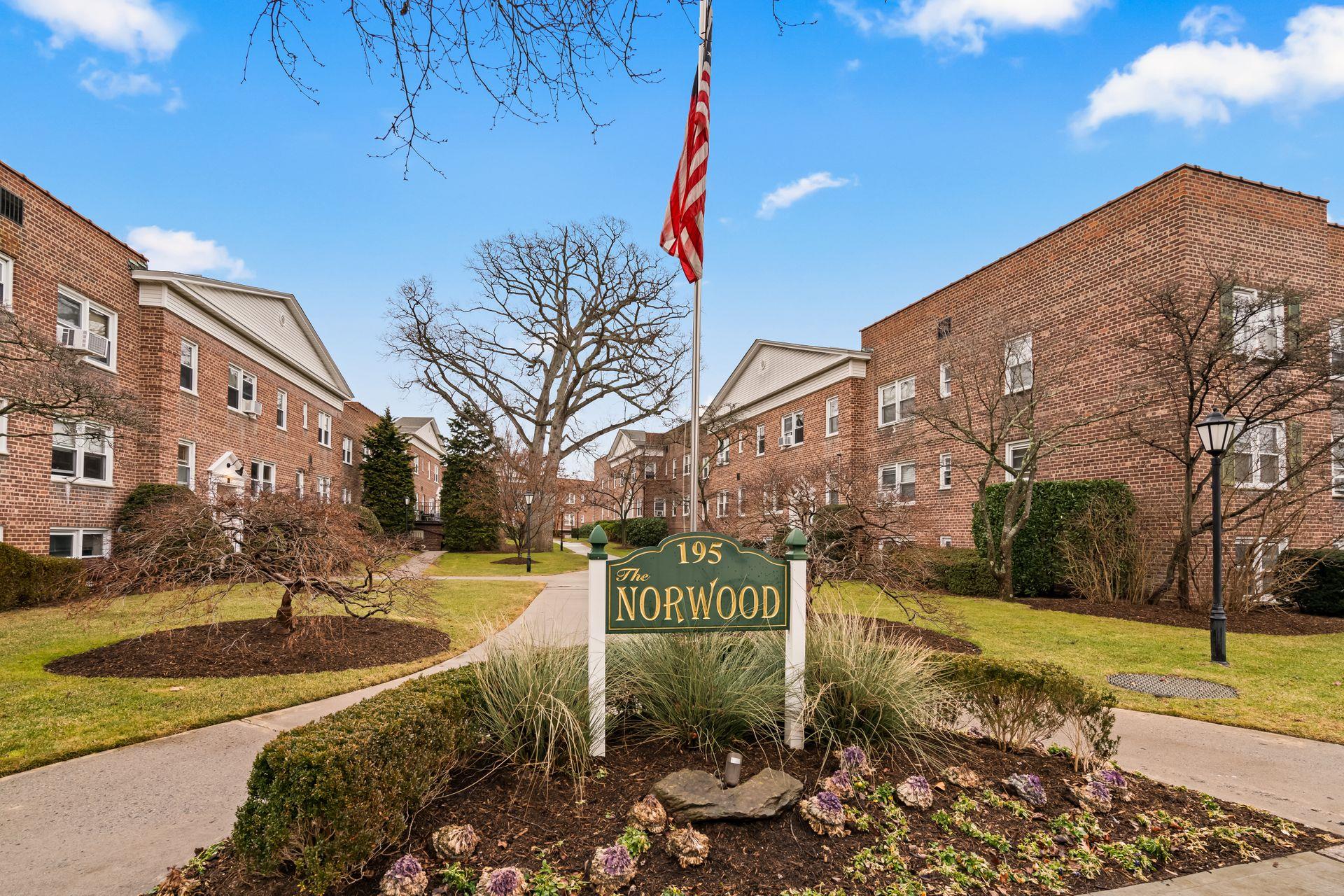 195 N Village Avenue Unit: 4B