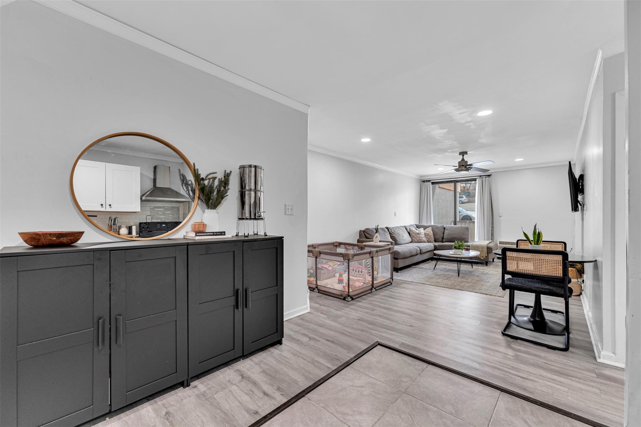 421 N Broadway Unit: 8