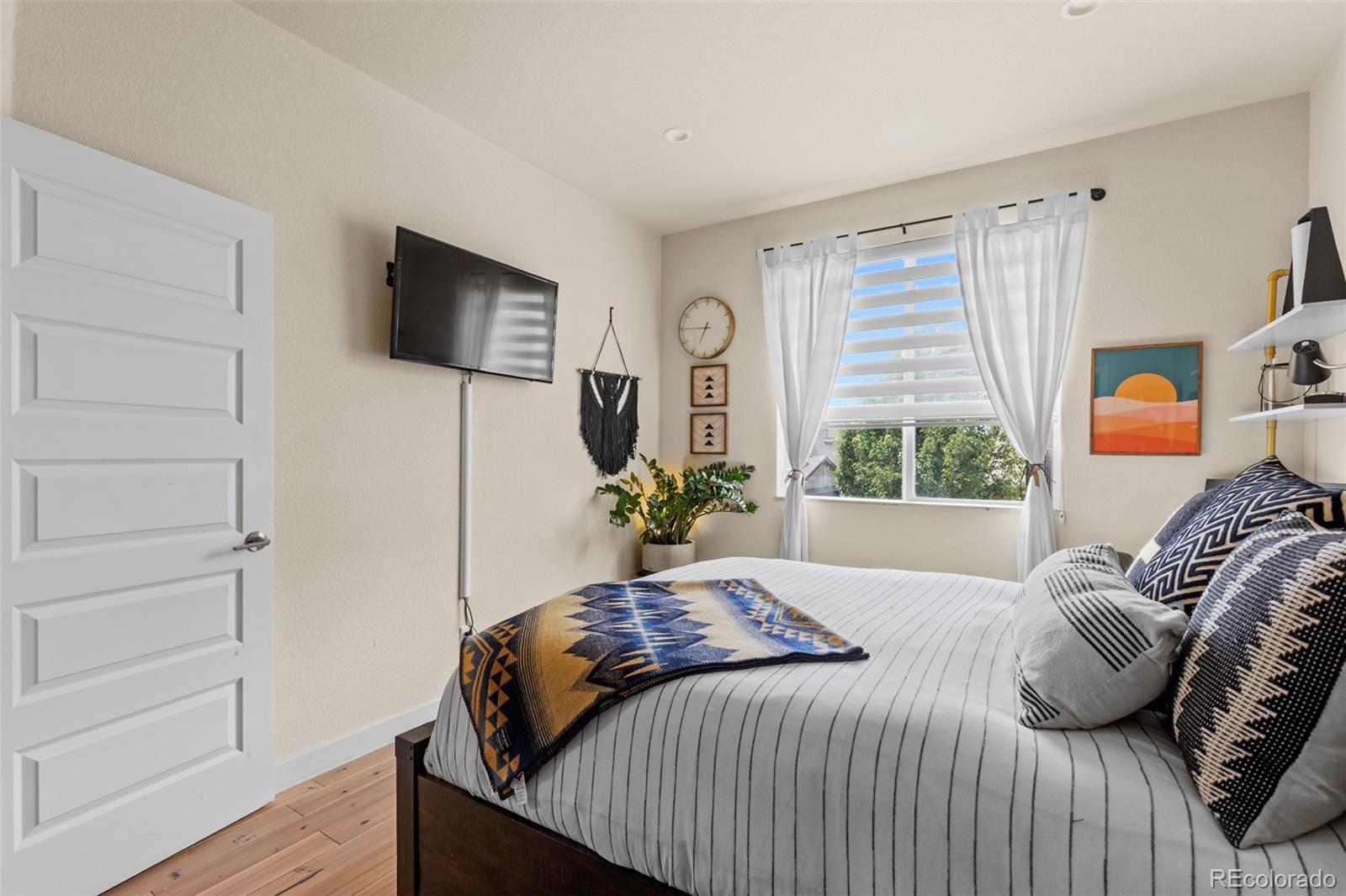 2065 W 67th Place