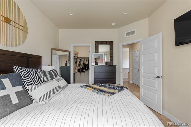 2065 W 67th Place