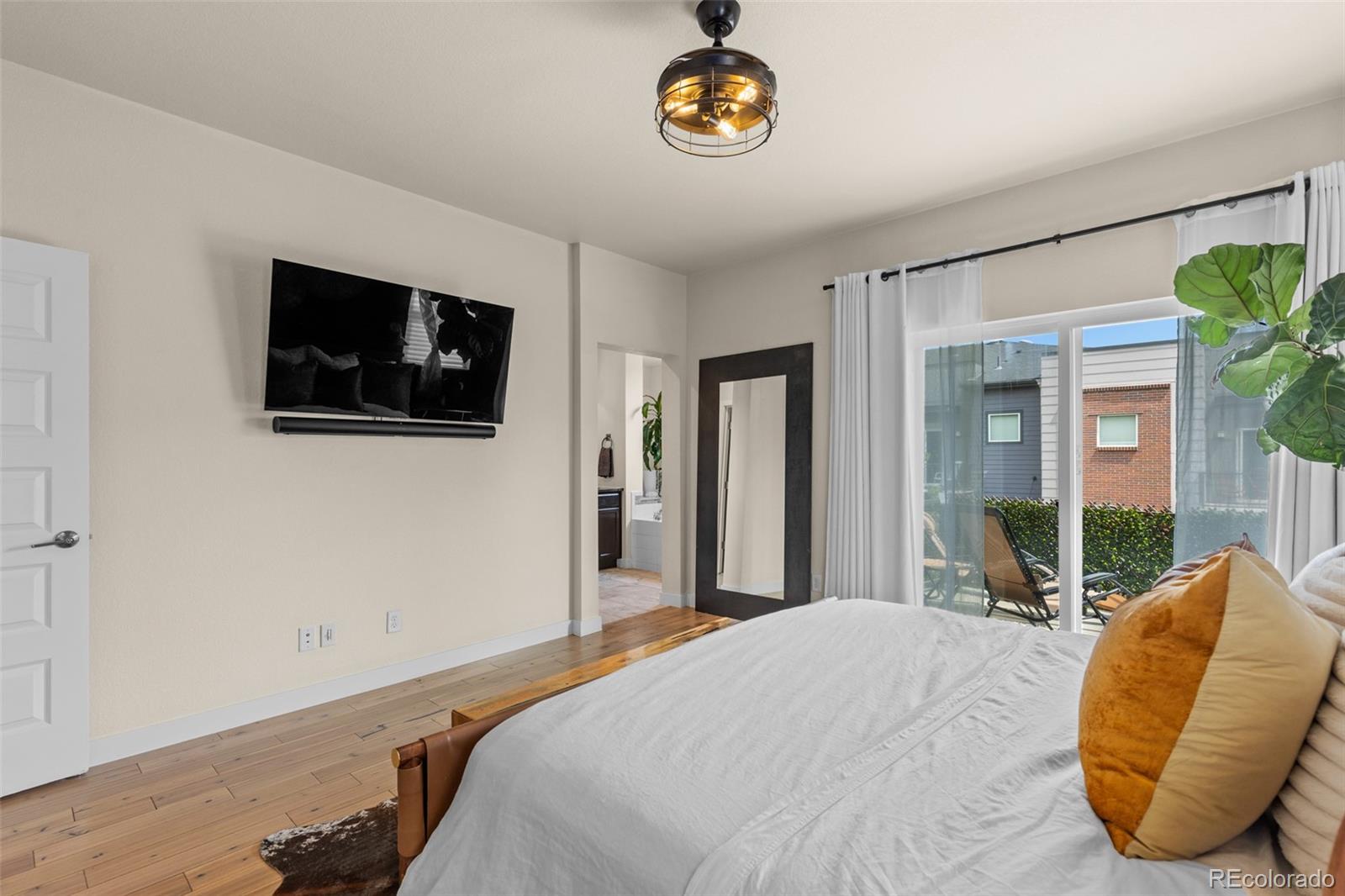 2065 W 67th Place