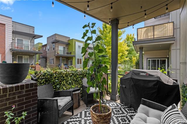 2065 W 67th Place