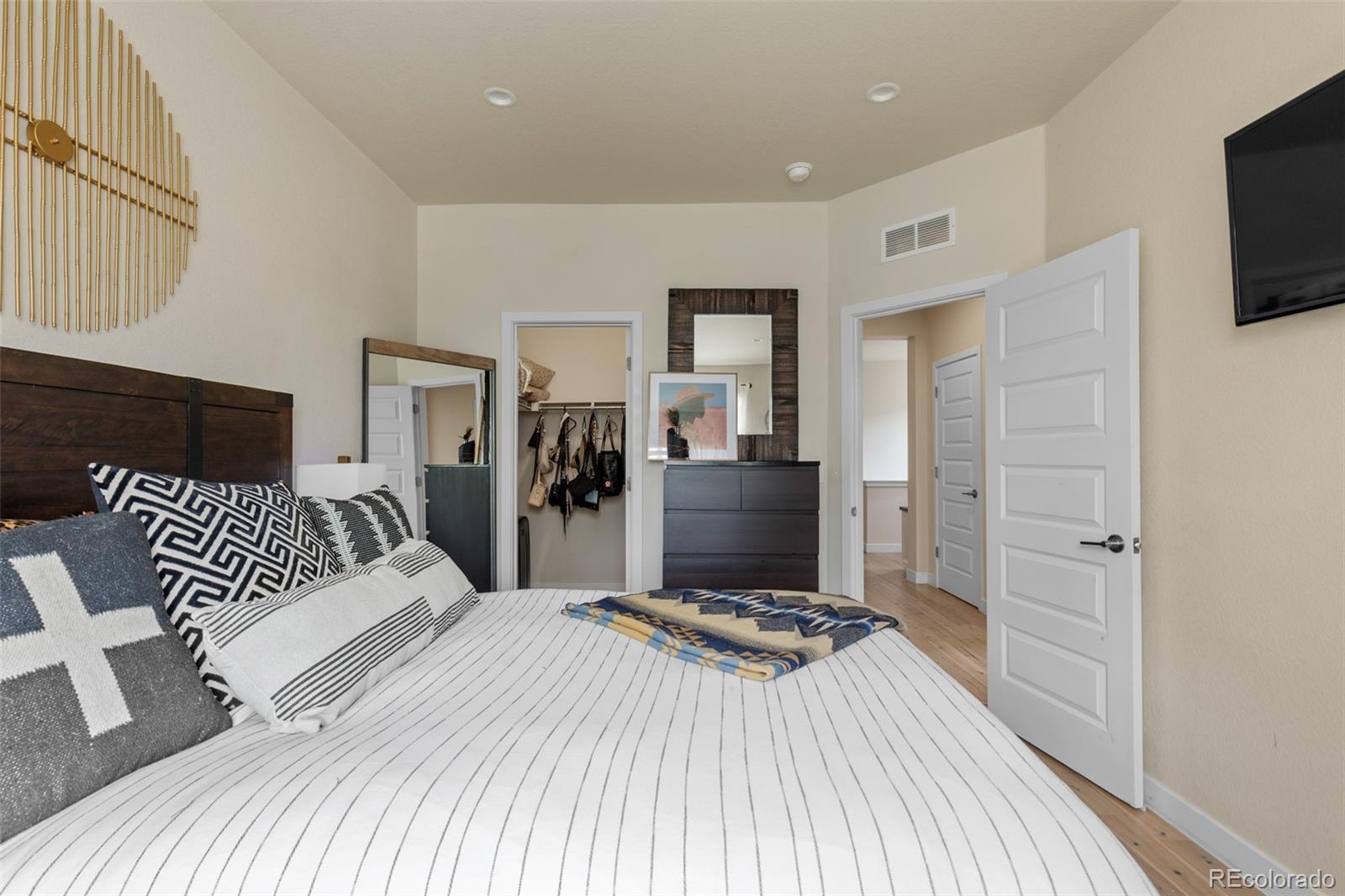 2065 W 67th Place