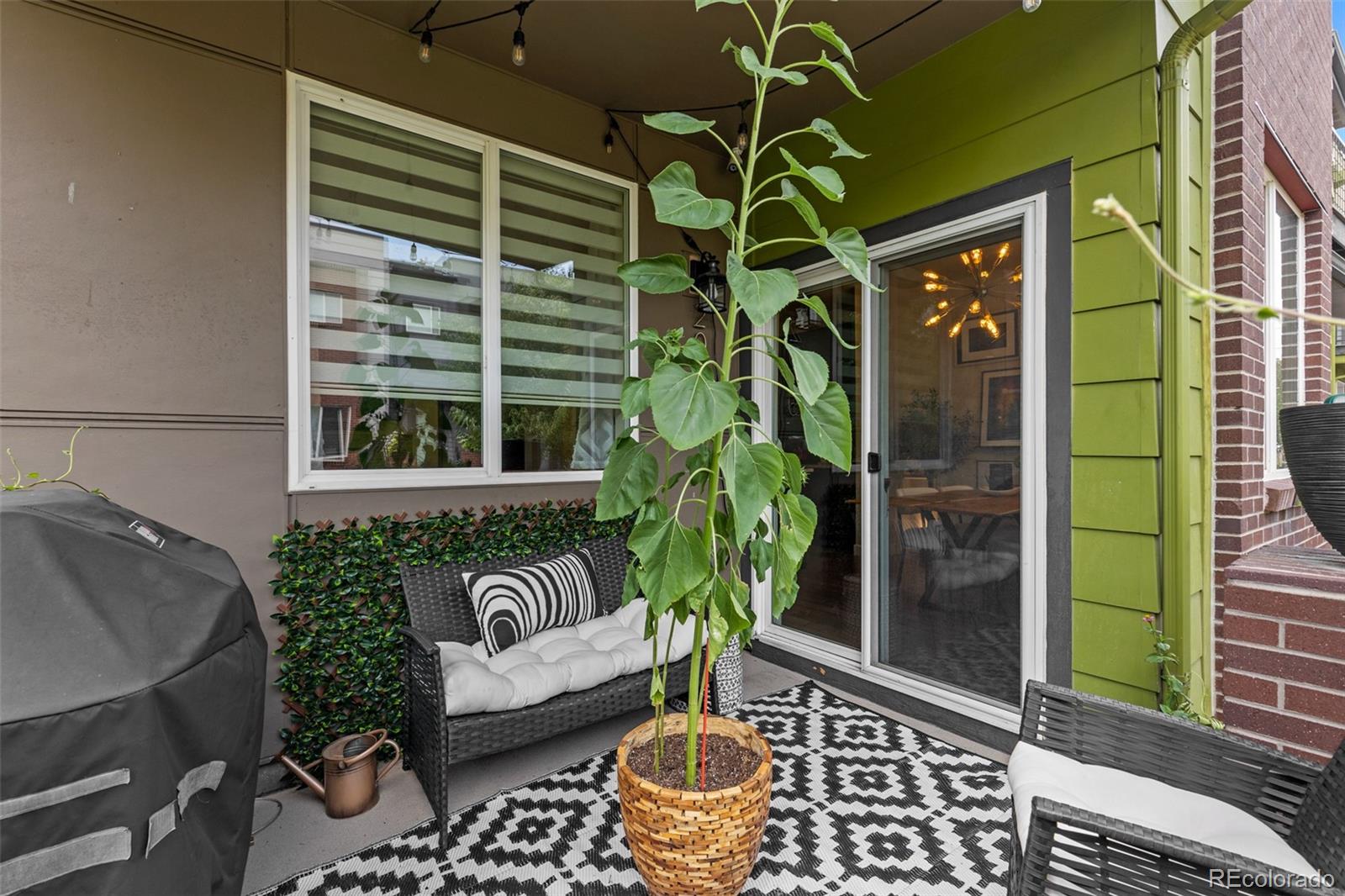 2065 W 67th Place