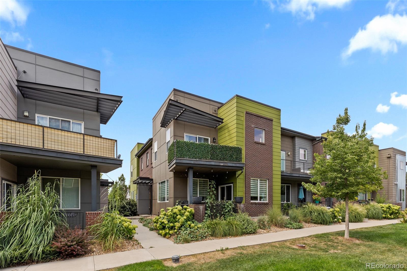 2065 W 67th Place