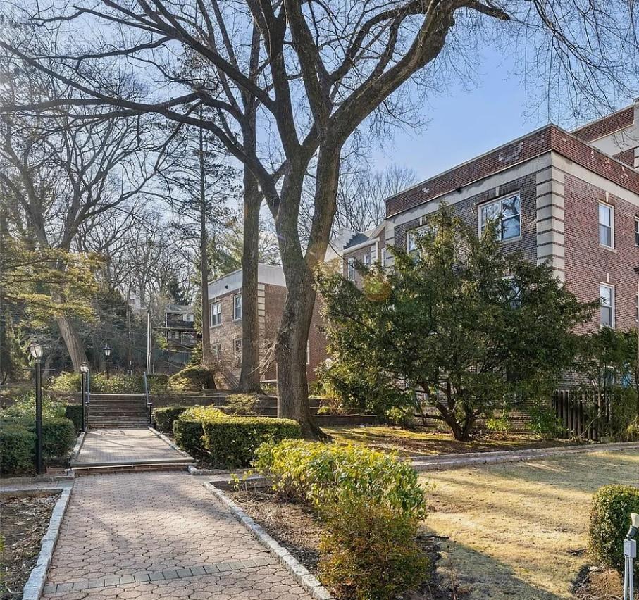 824 Palmer Road Unit: 2E