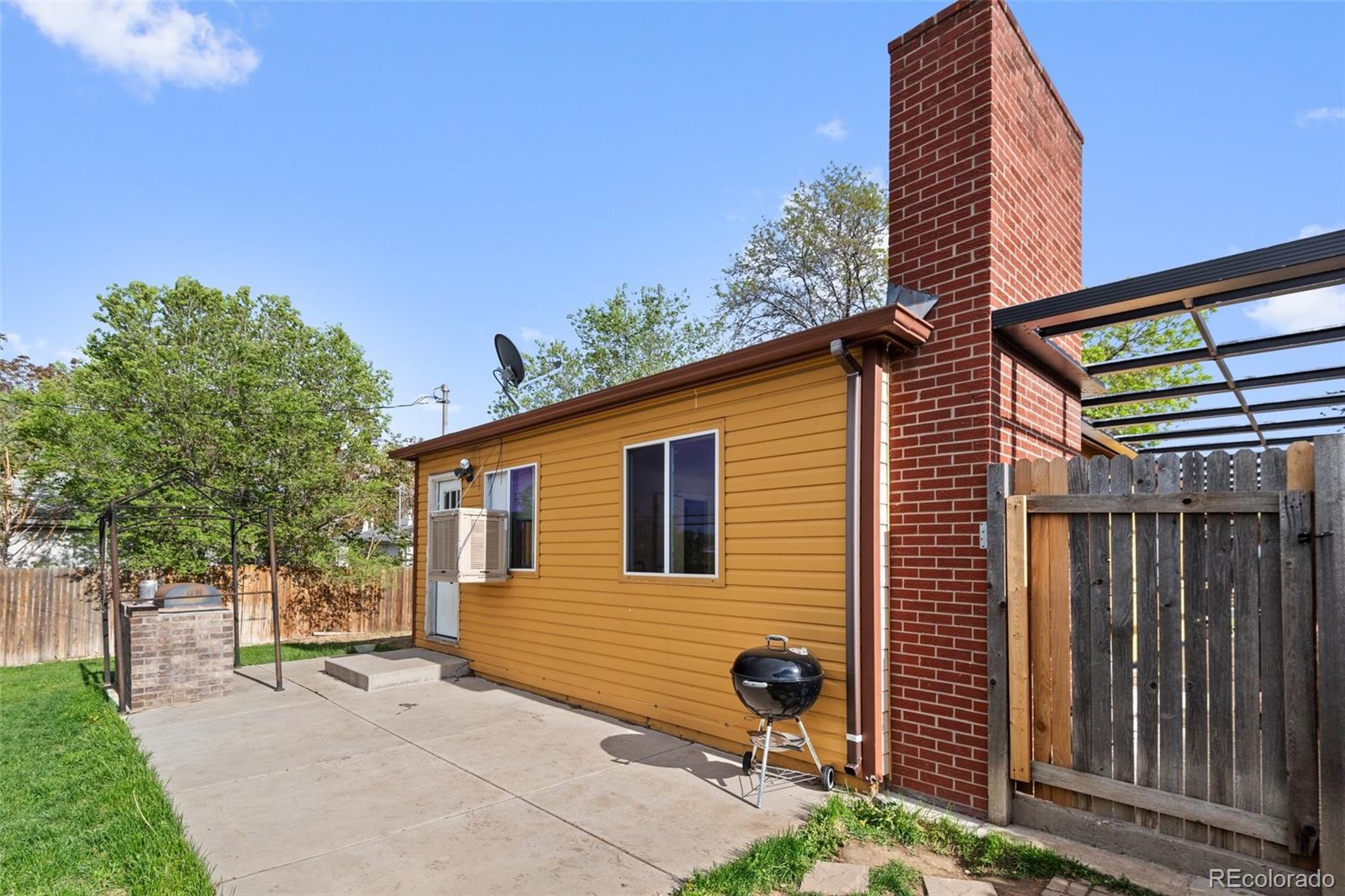 2261 Hoyt Drive