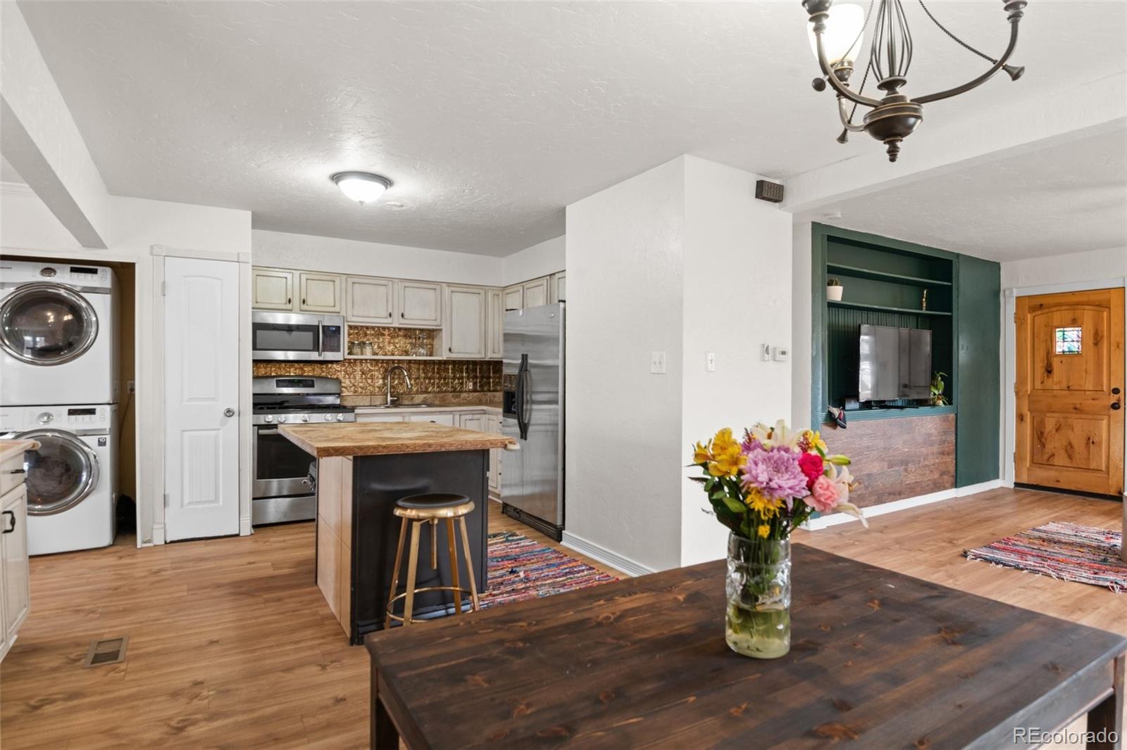 2261 Hoyt Drive