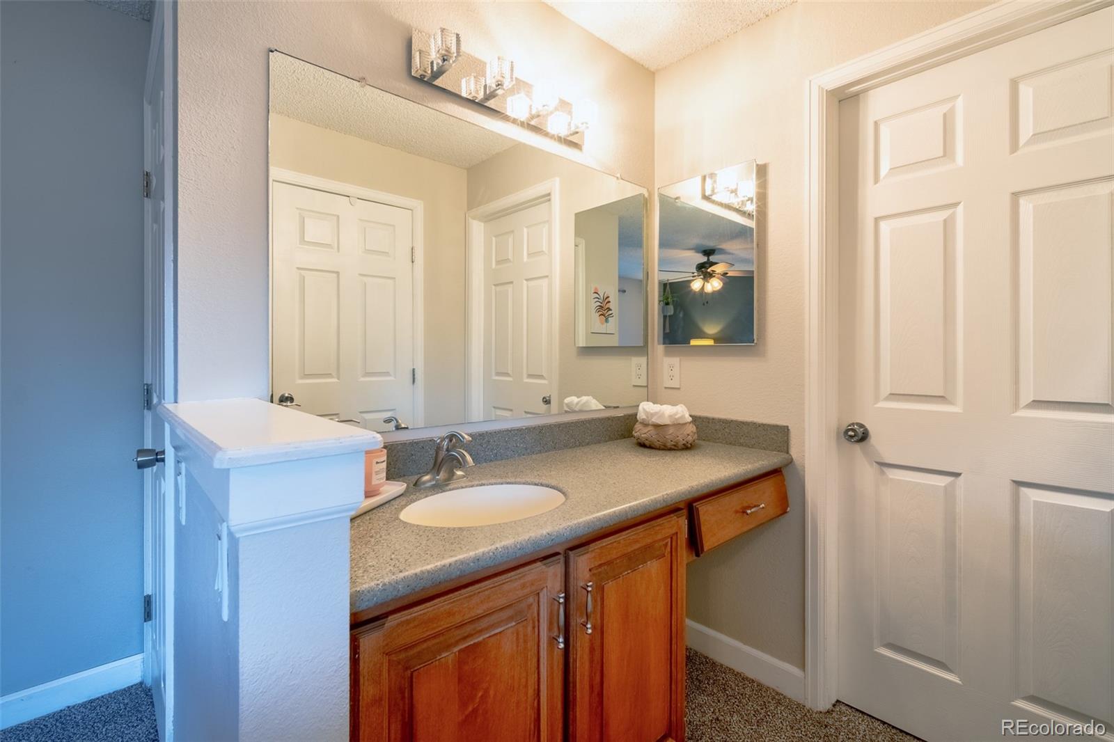 4102 S Dunkirk Way