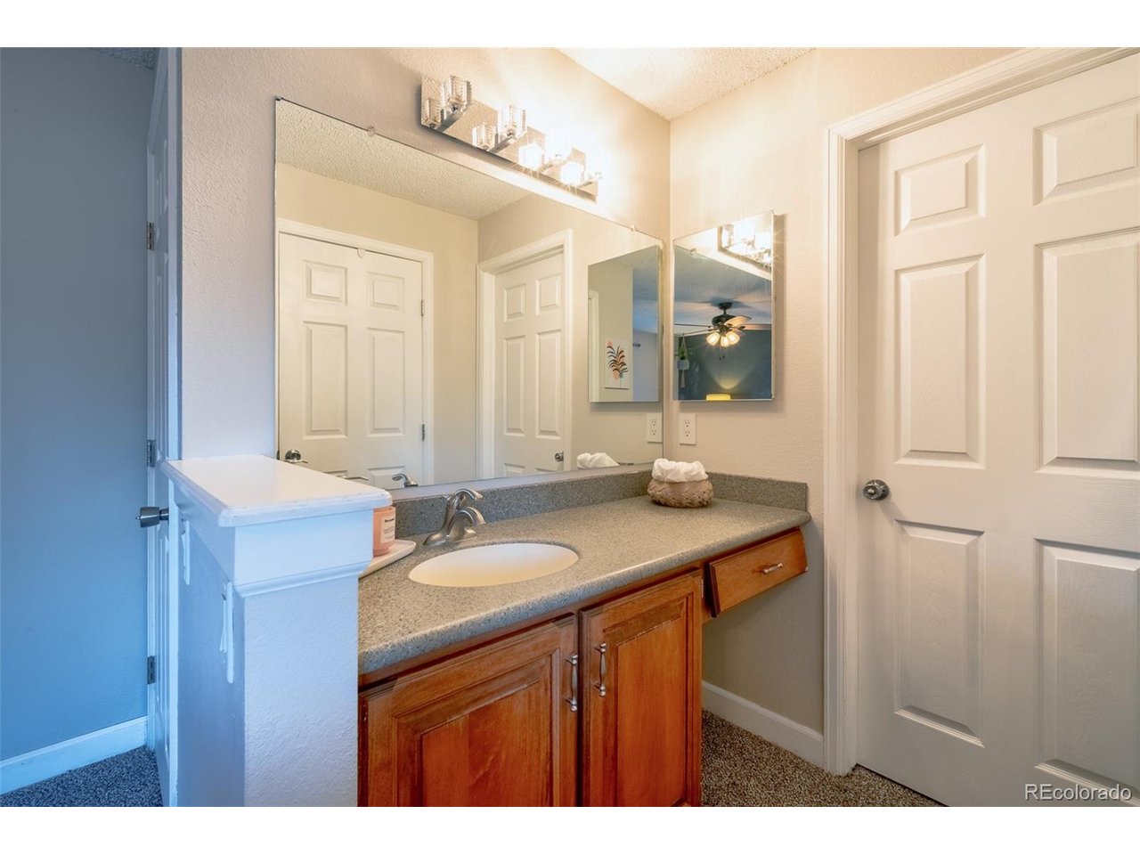 4102 S Dunkirk Way