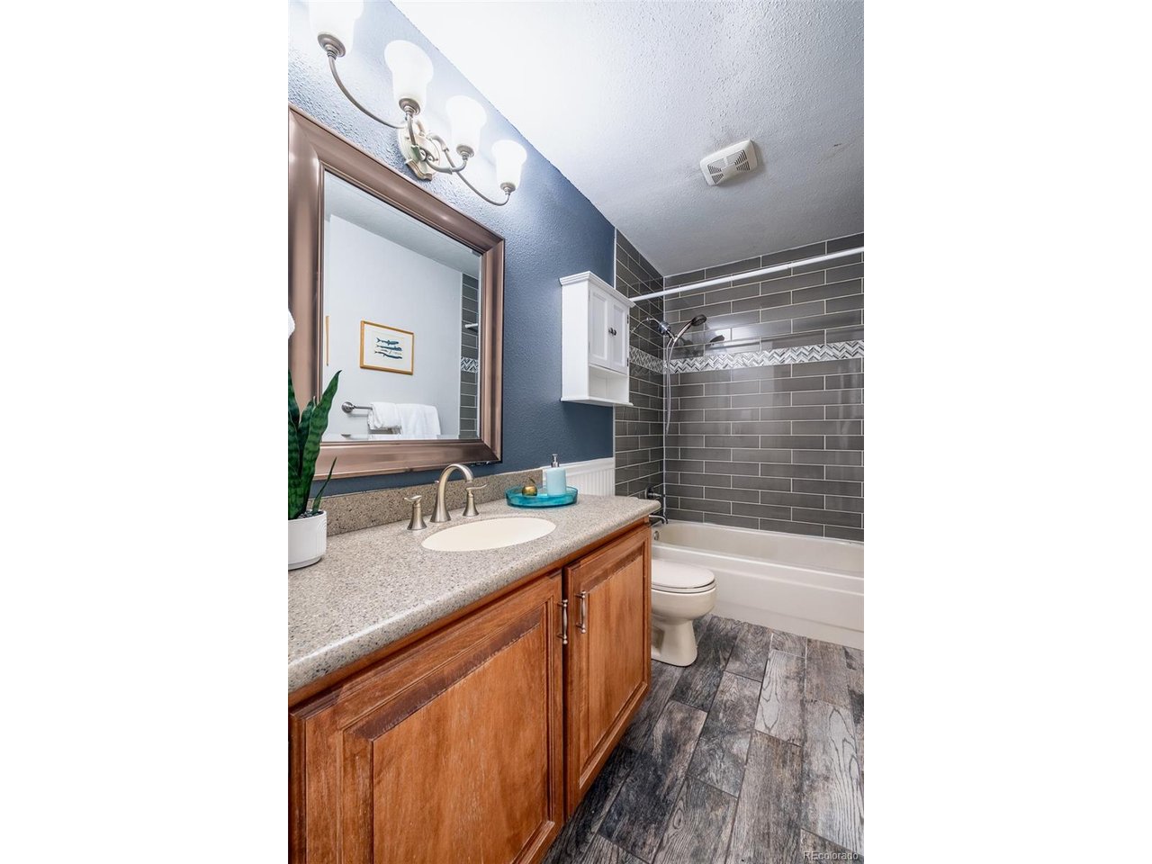 4102 S Dunkirk Way