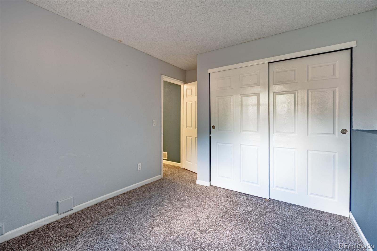 4102 S Dunkirk Way