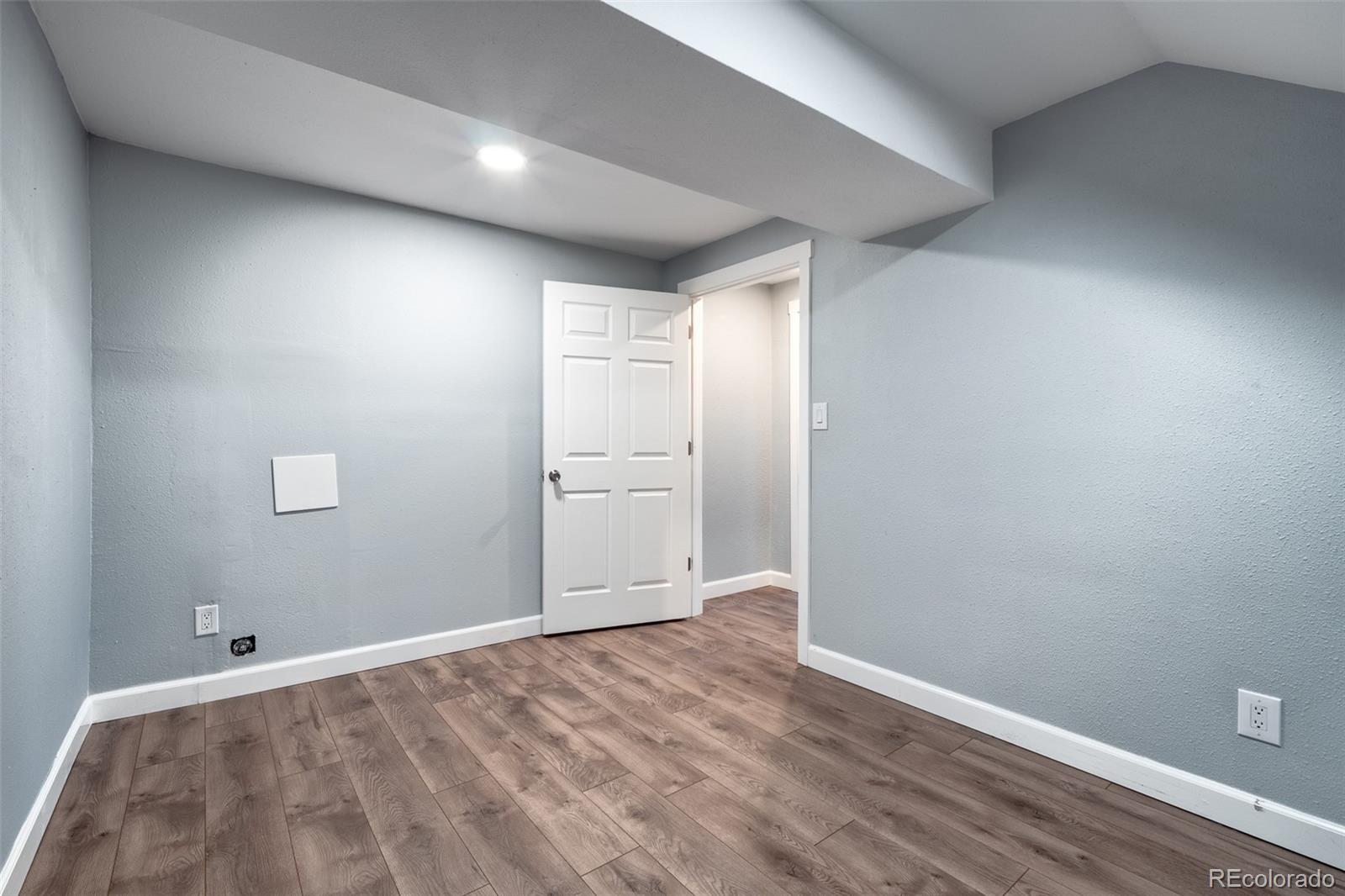 4102 S Dunkirk Way