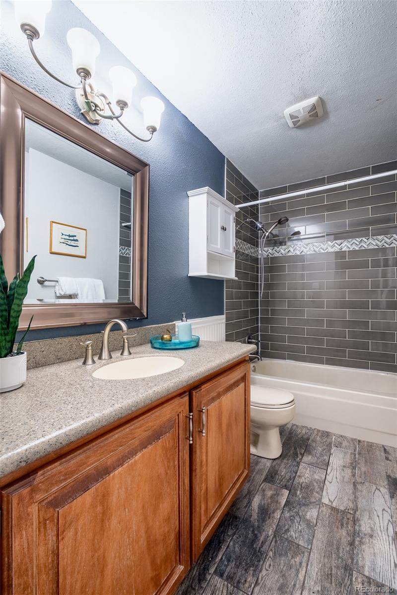 4102 S Dunkirk Way