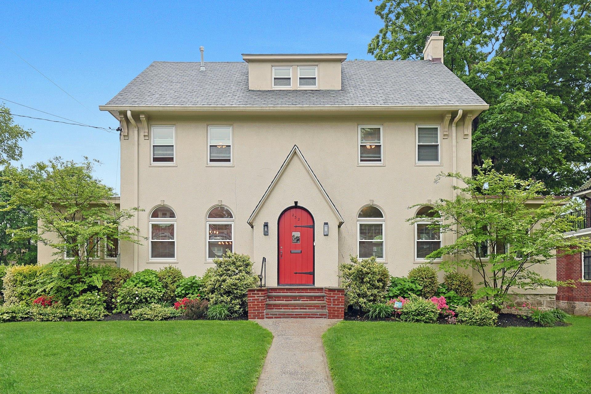 232 Coligni Avenue