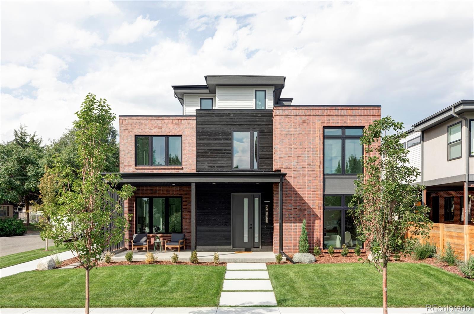 3841 W Byron Place