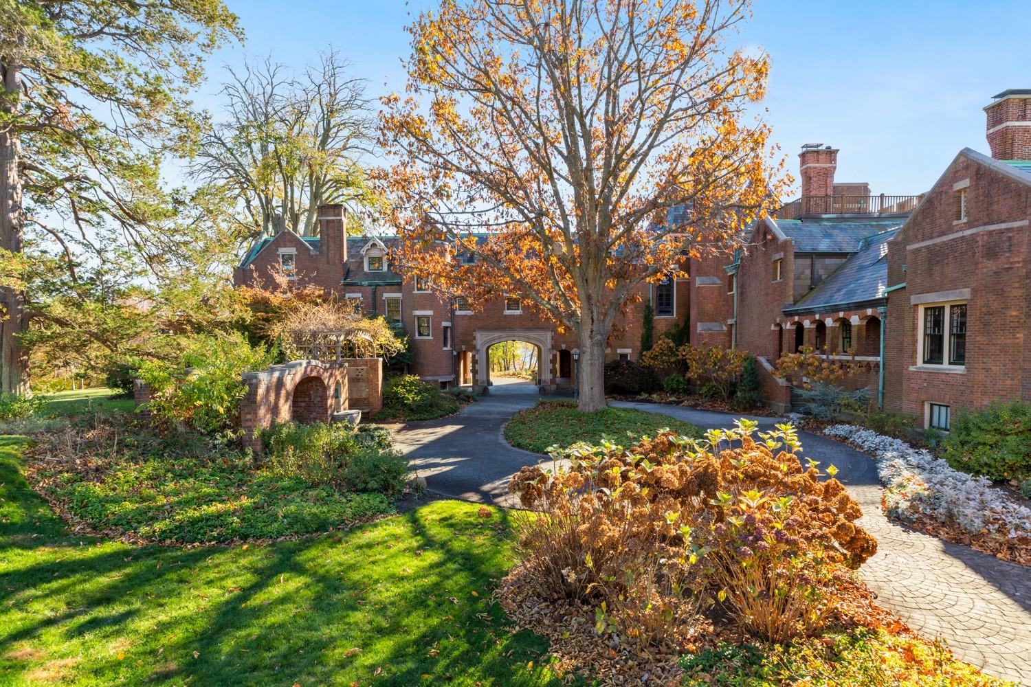 31 Fort Hill Drive