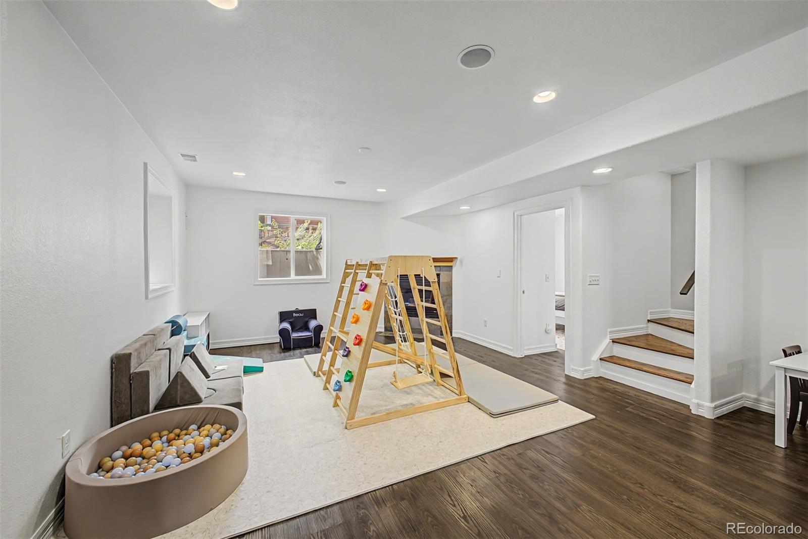 3014 W 111th Place