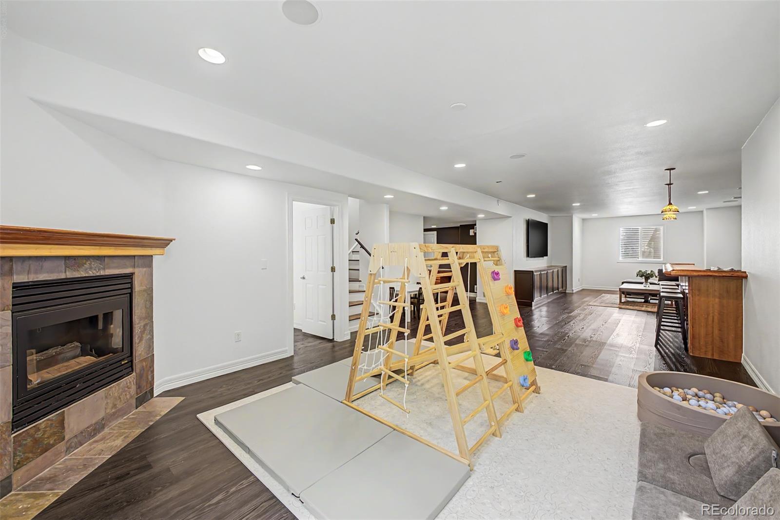 3014 W 111th Place