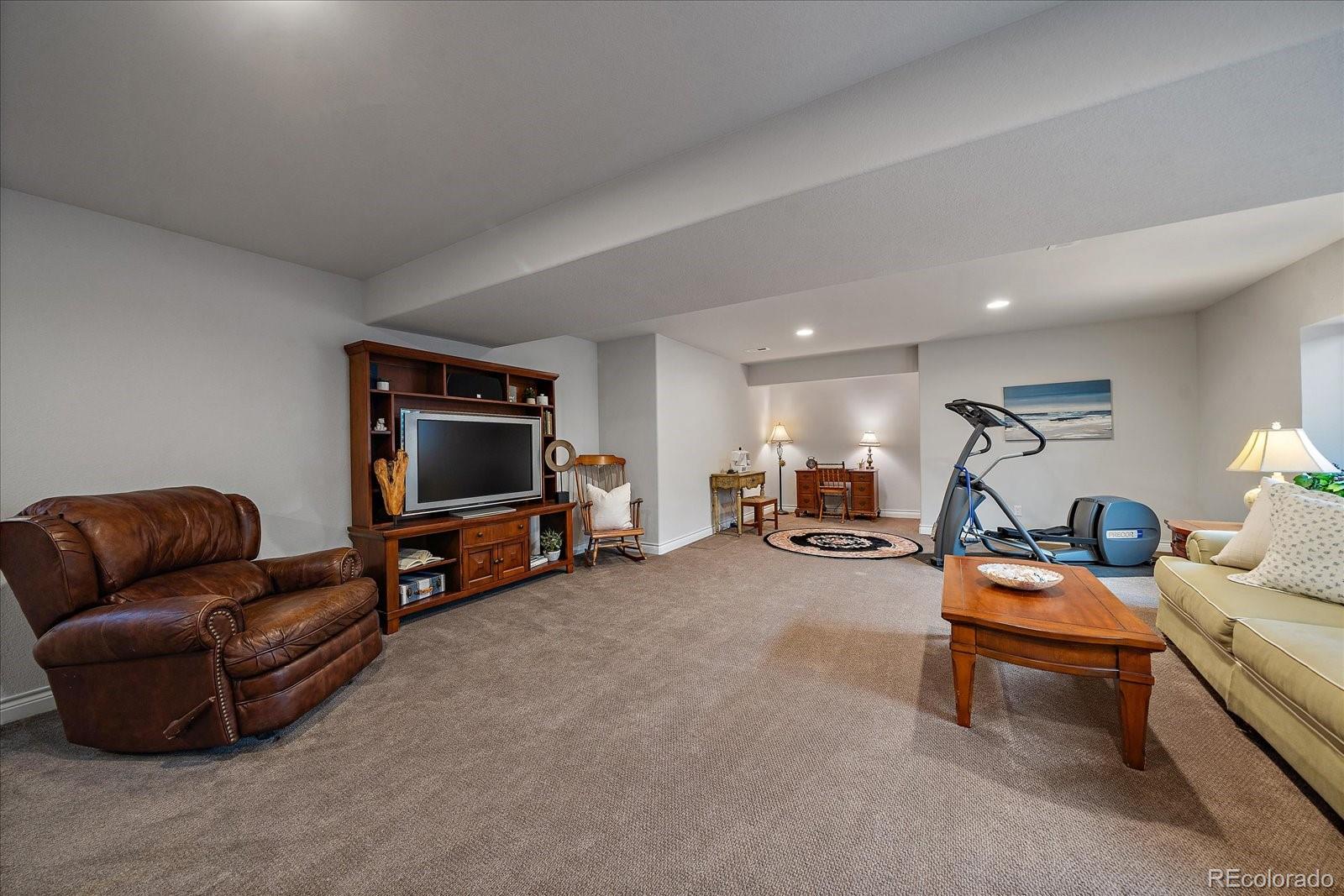 8412 Quaker Circle