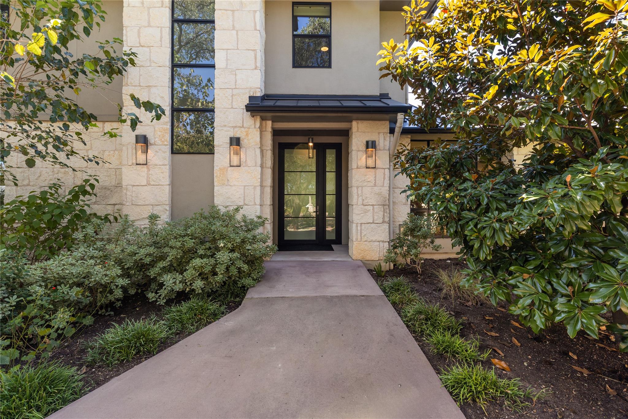 5615 McCarty LN