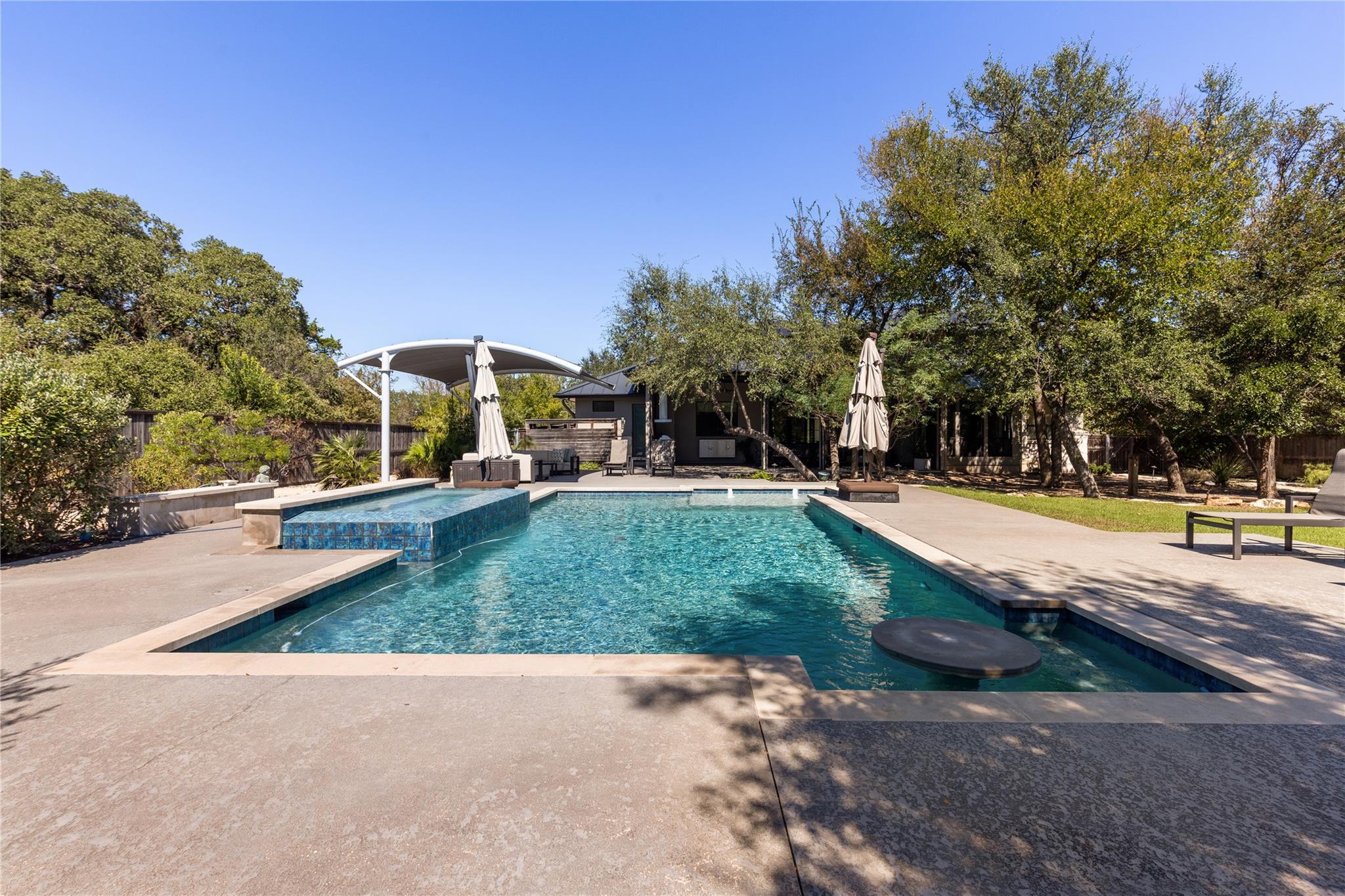 5615 McCarty LN