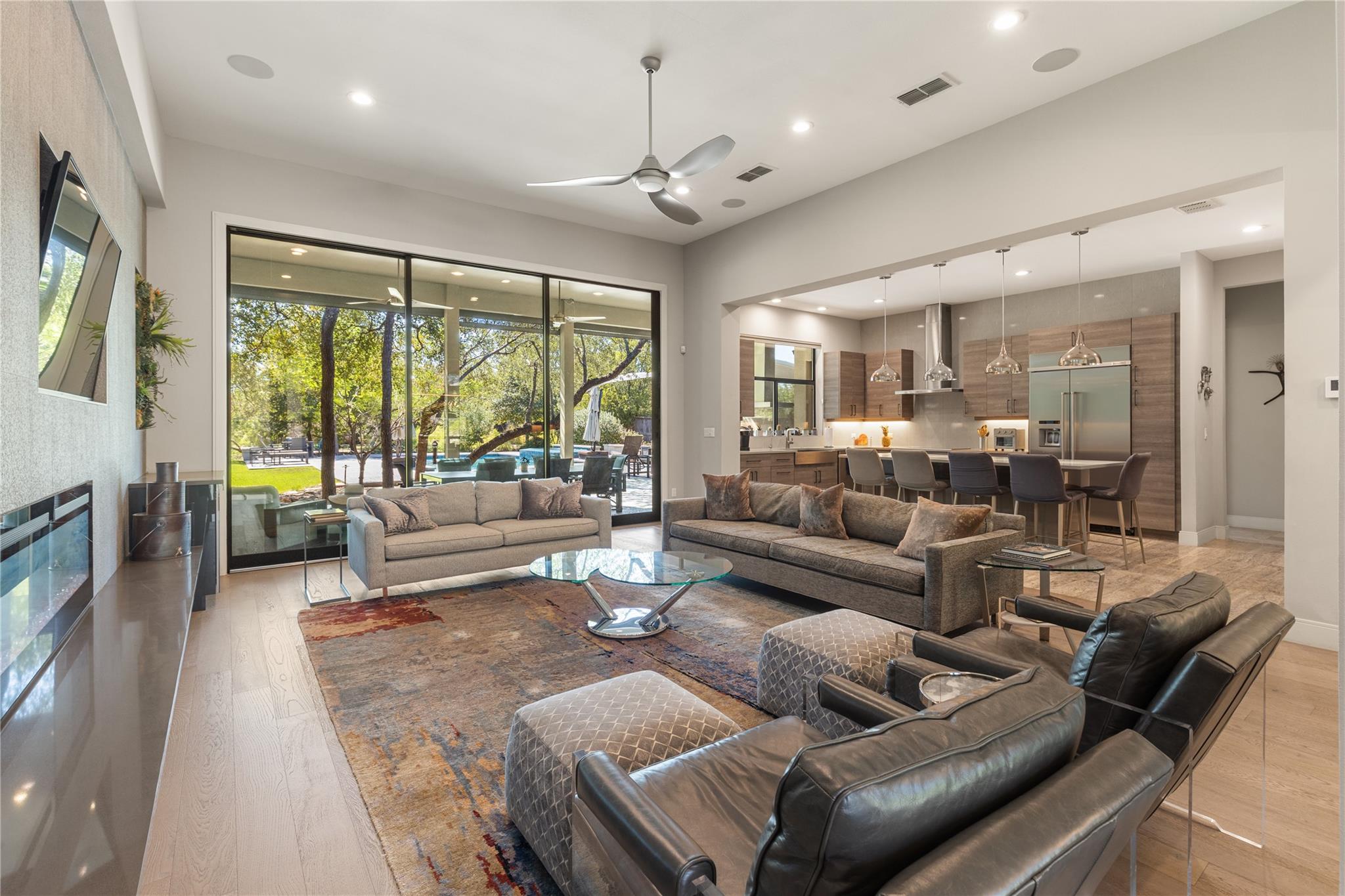 5615 McCarty LN