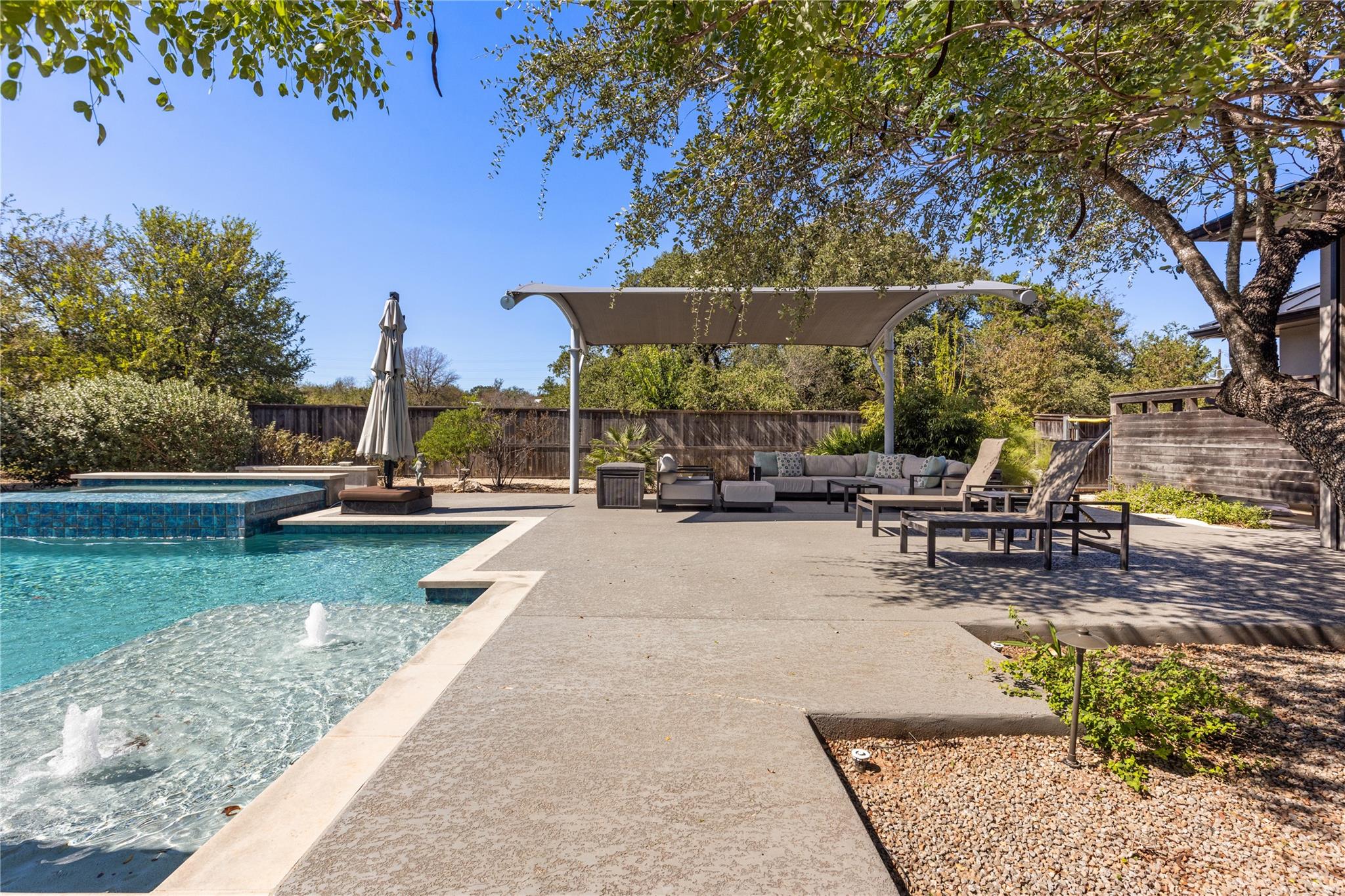 5615 McCarty LN
