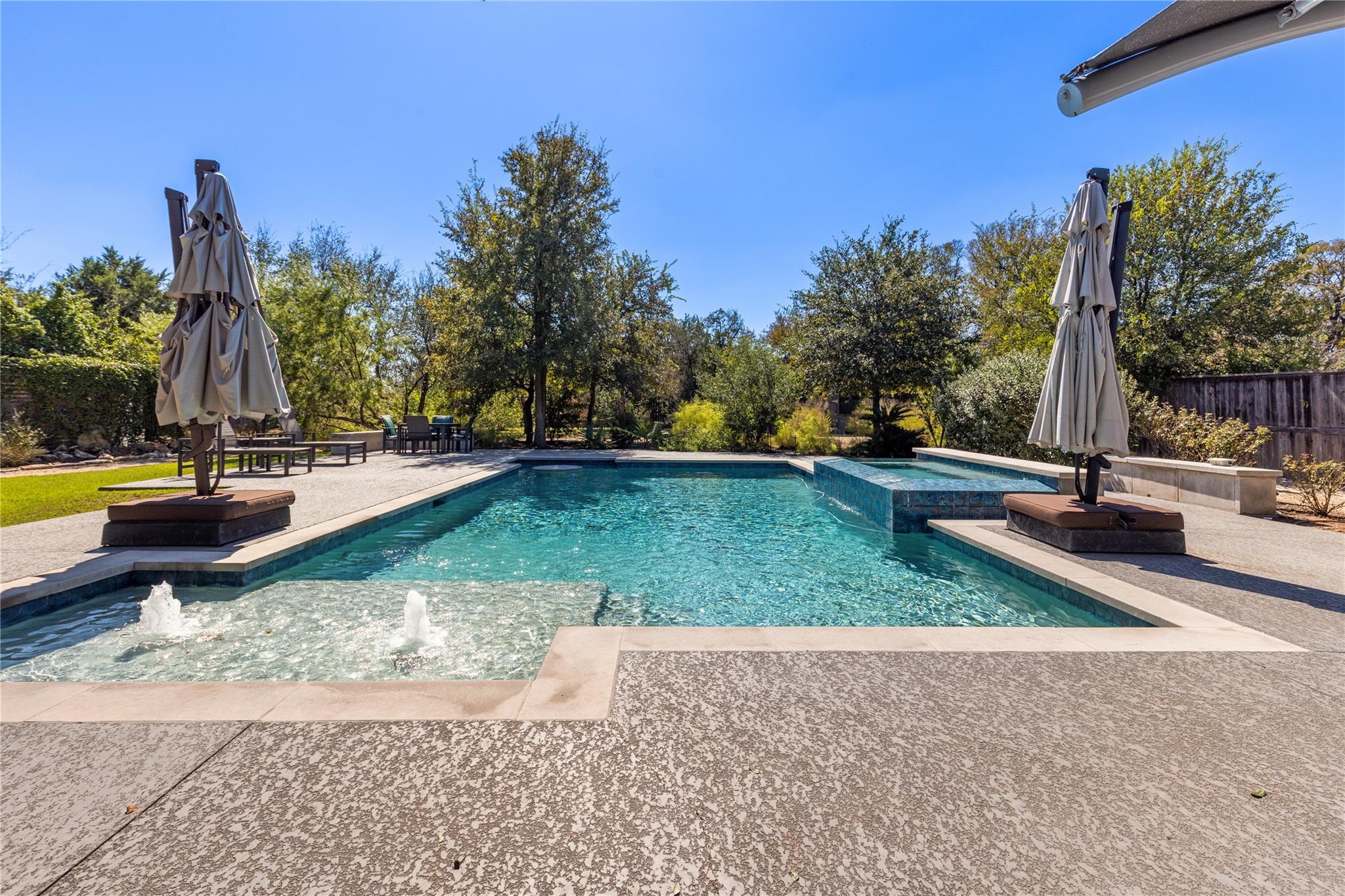 5615 McCarty LN