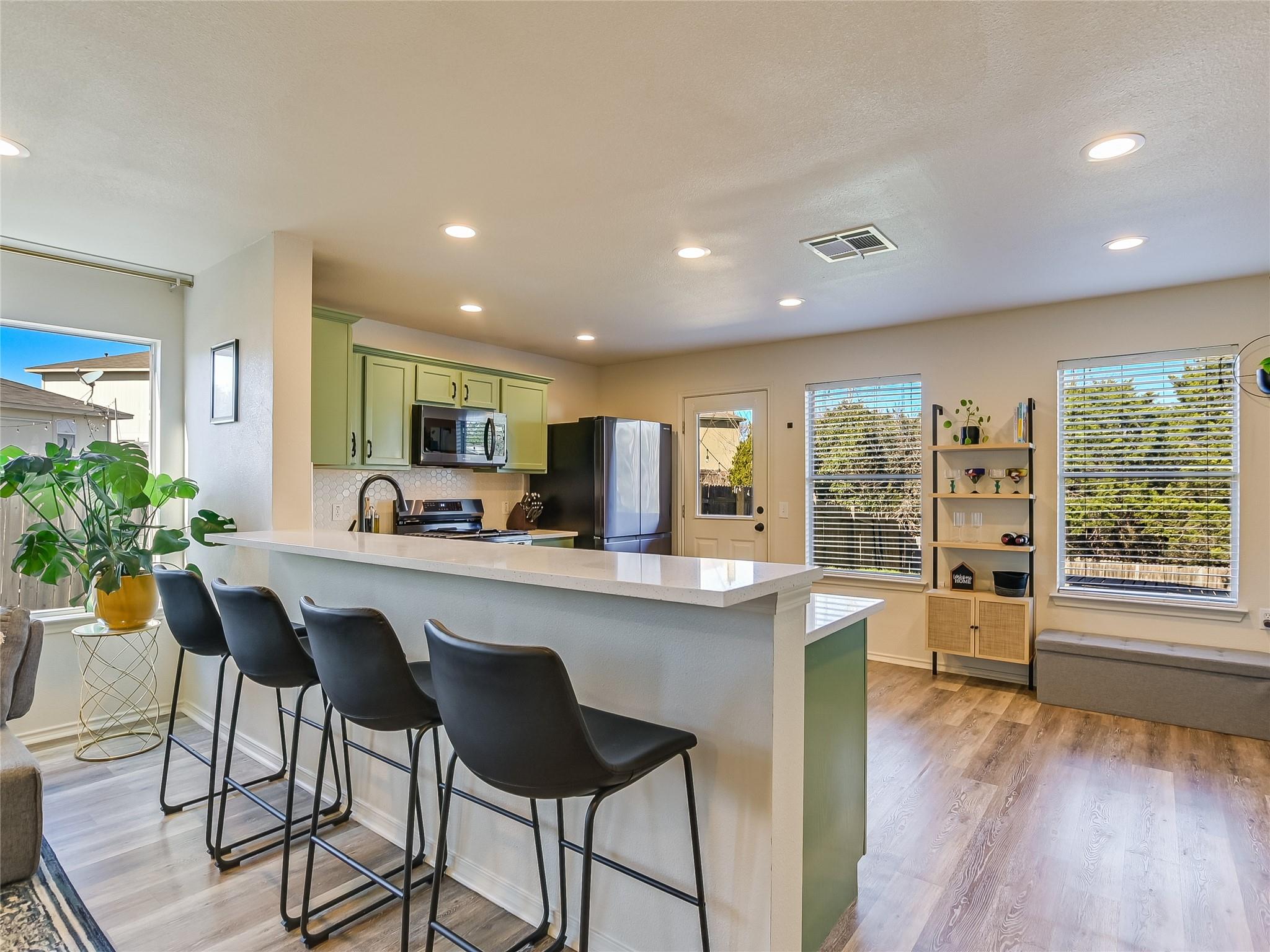 5516 Rayburn LN