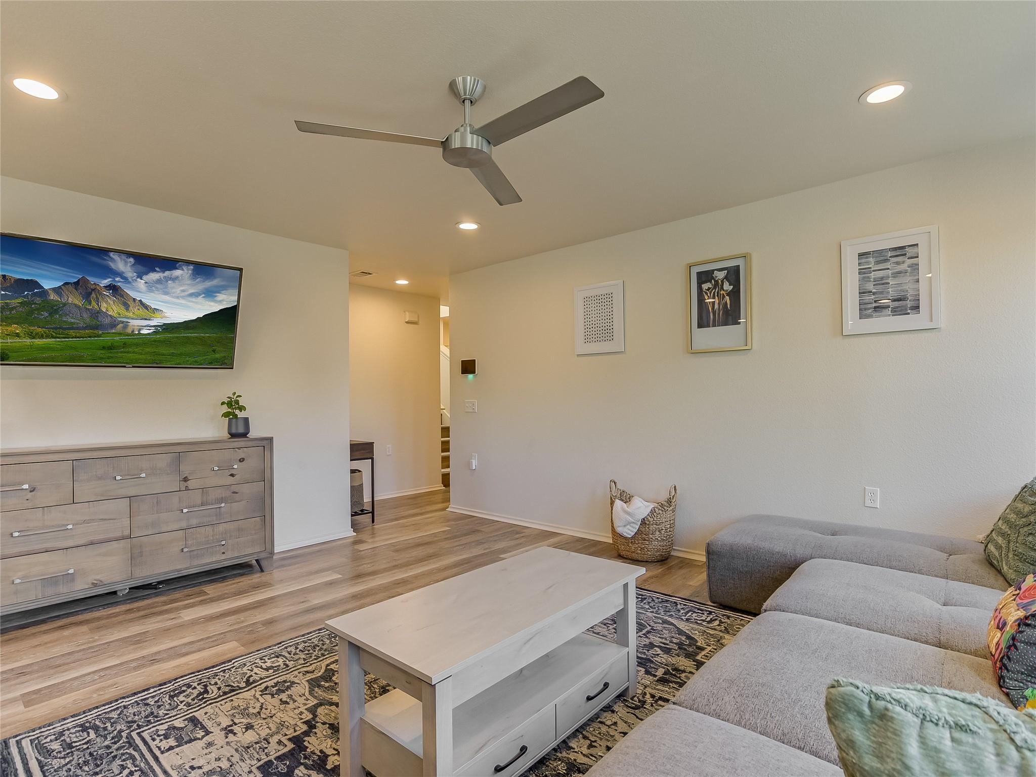 5516 Rayburn LN