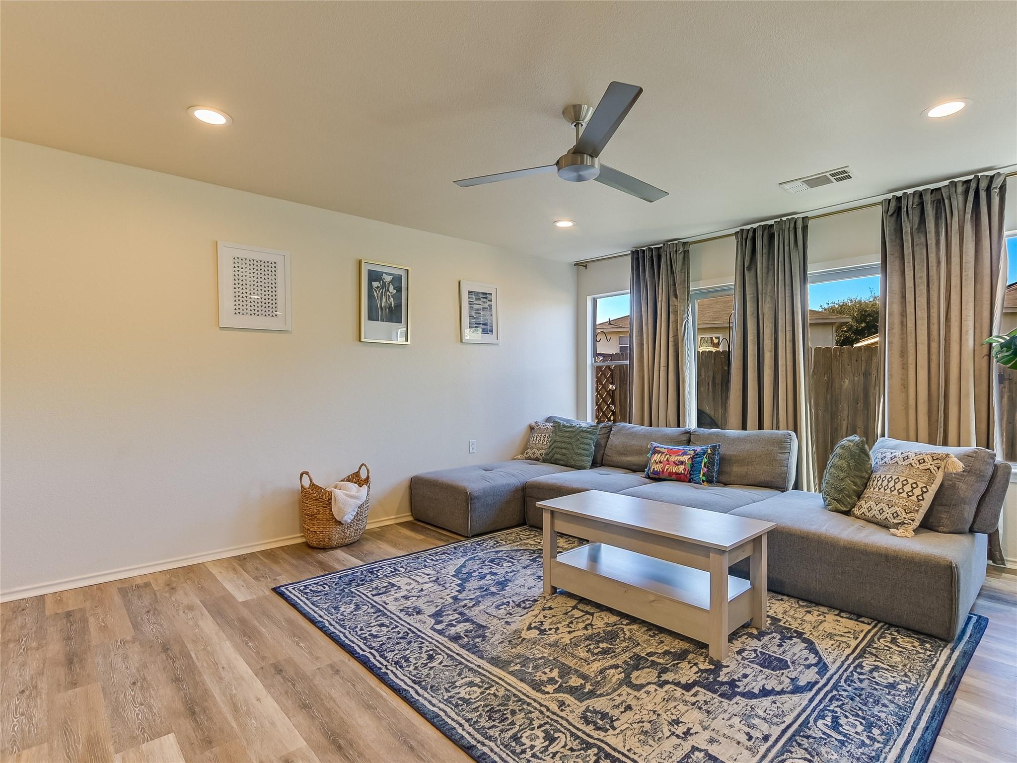5516 Rayburn LN