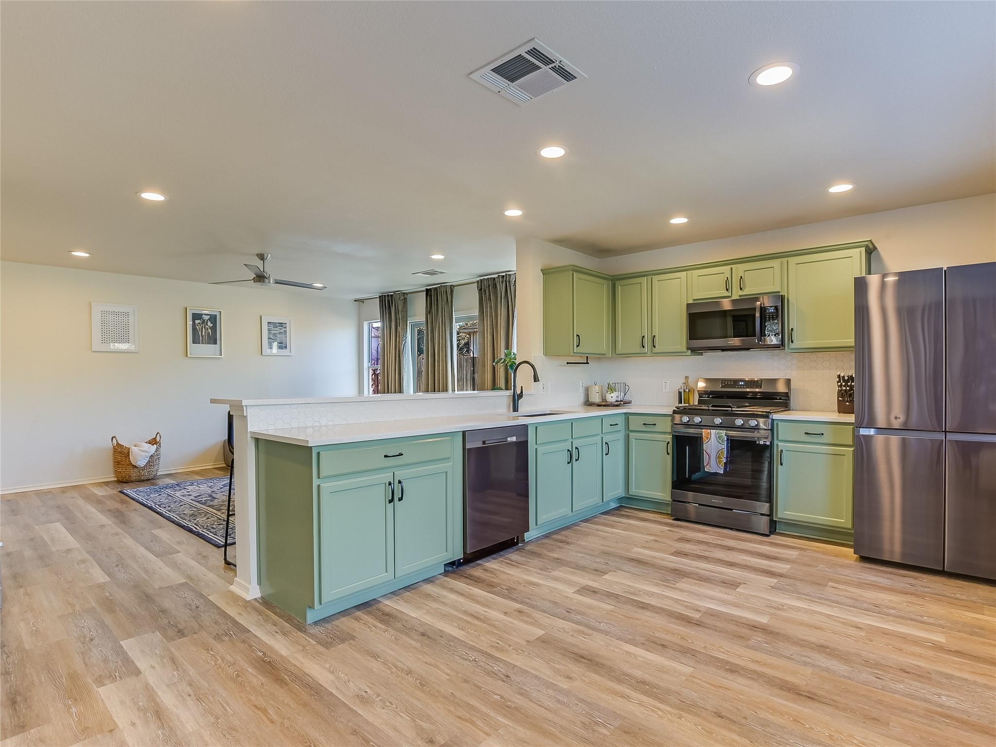 5516 Rayburn LN