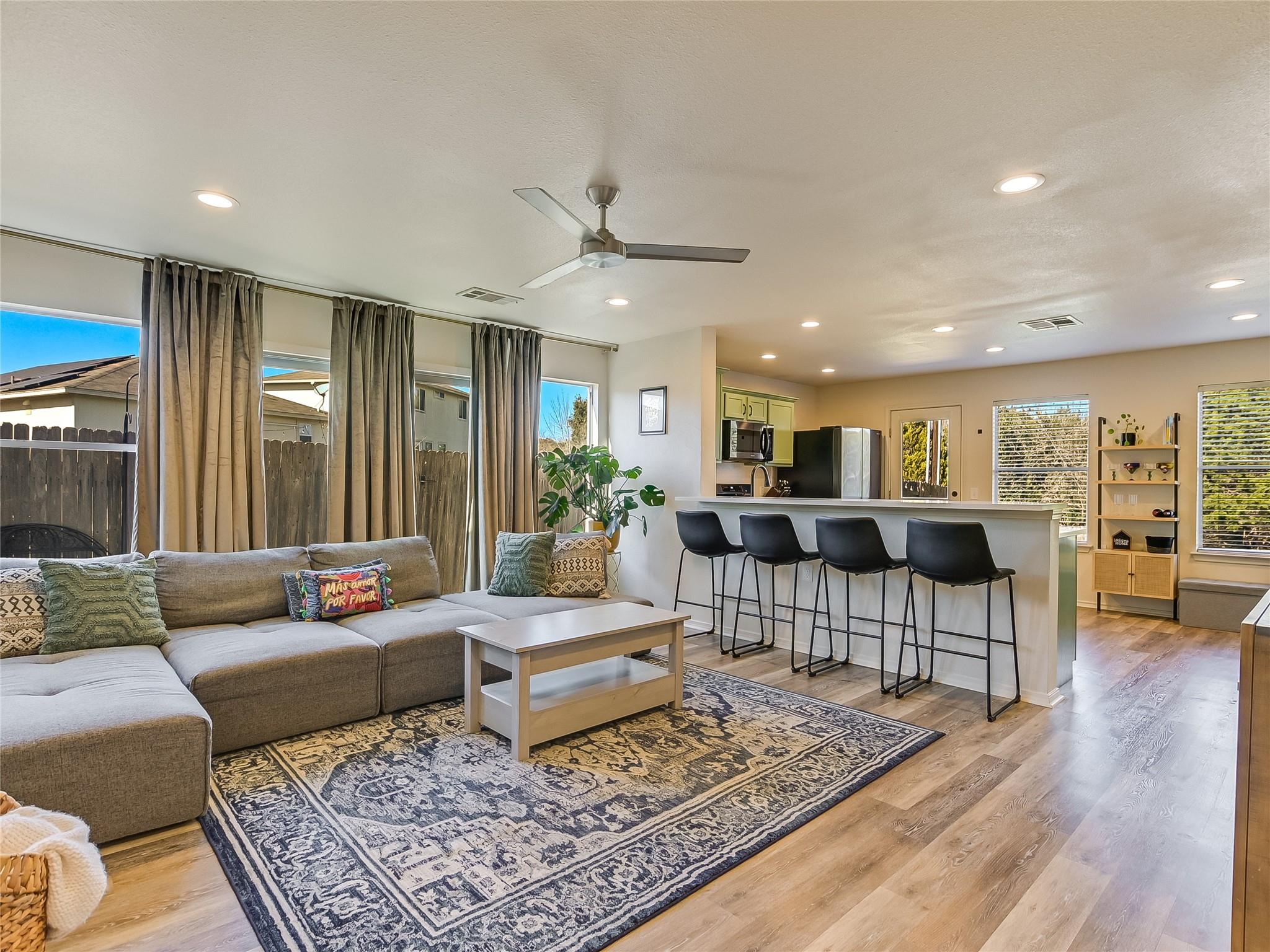 5516 Rayburn LN