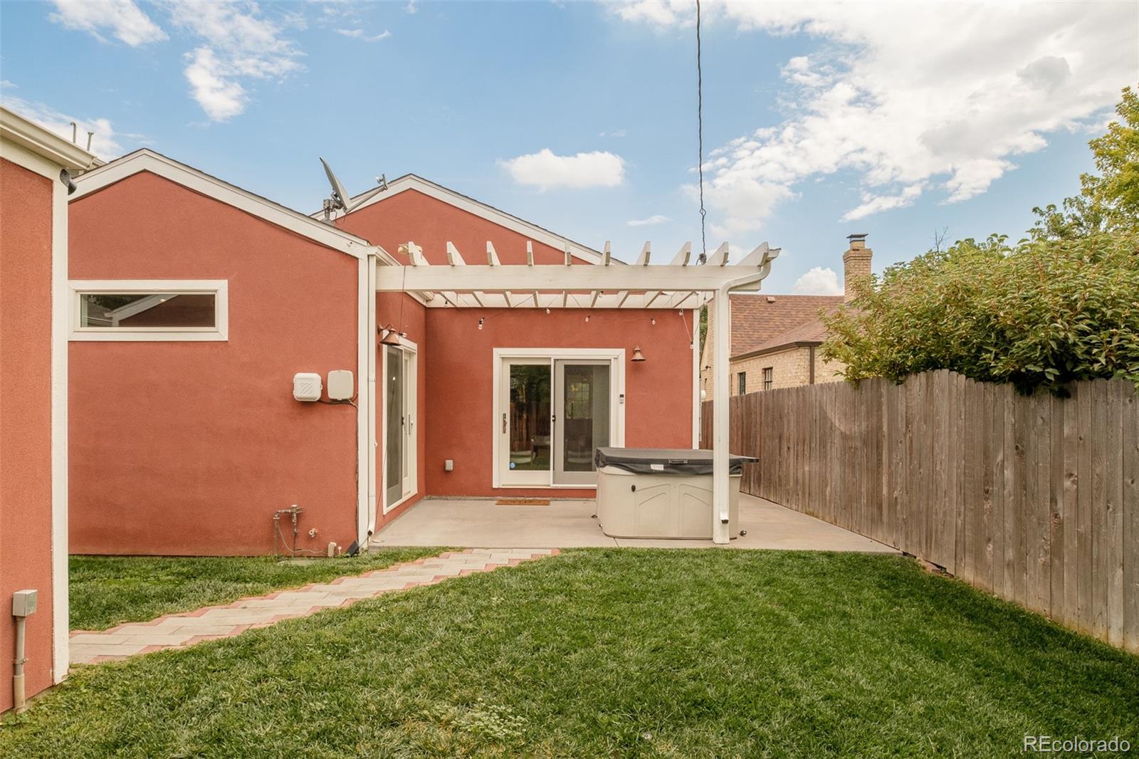 2211 Lowell Boulevard