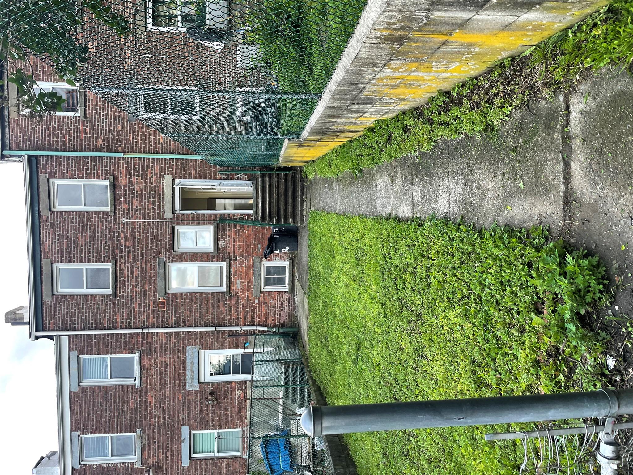 32 Moquette Row S
