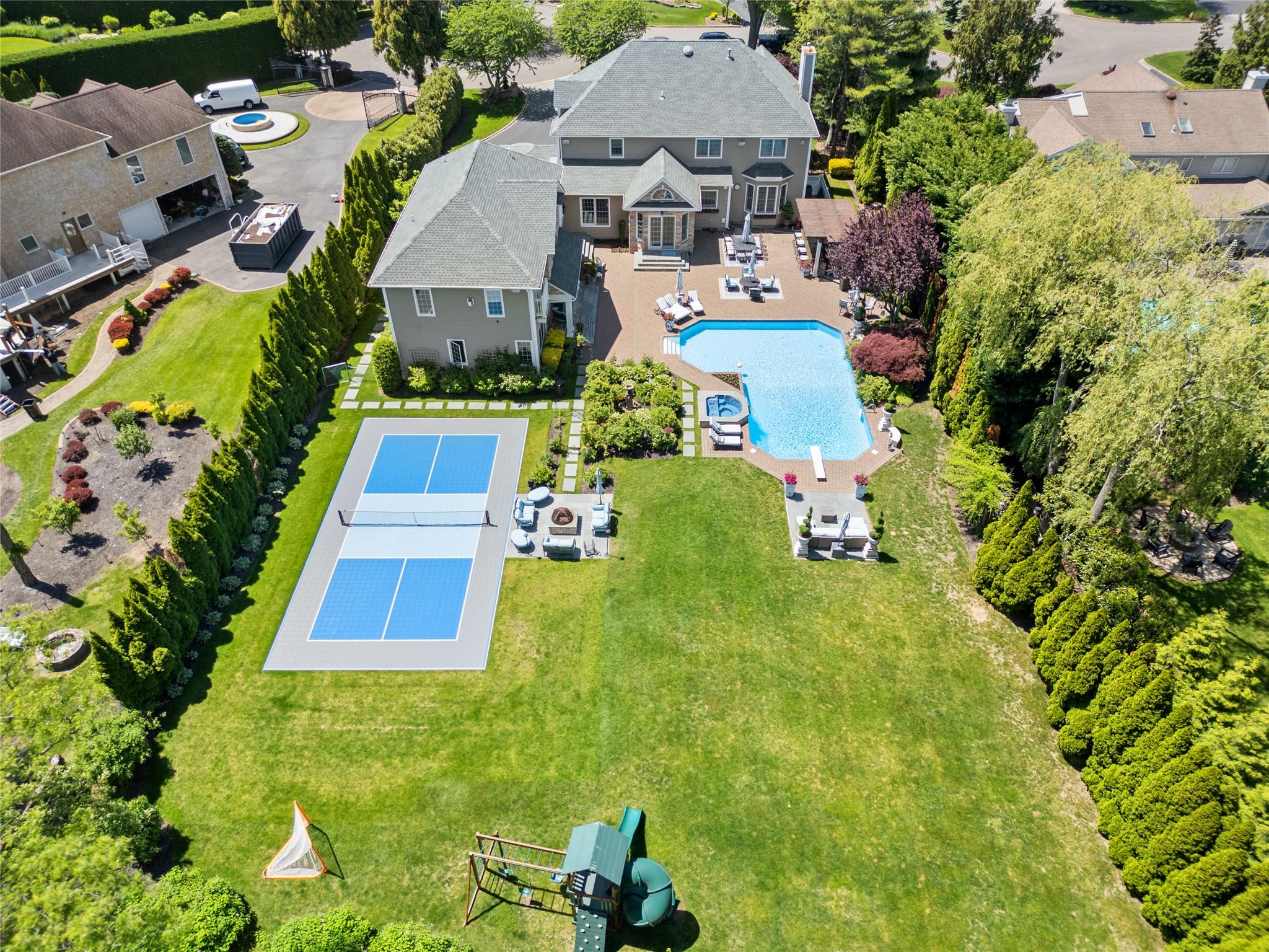 11 Crick Holly Lane