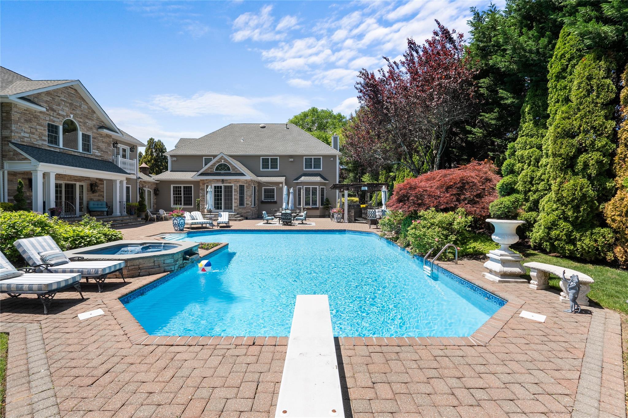 11 Crick Holly Lane