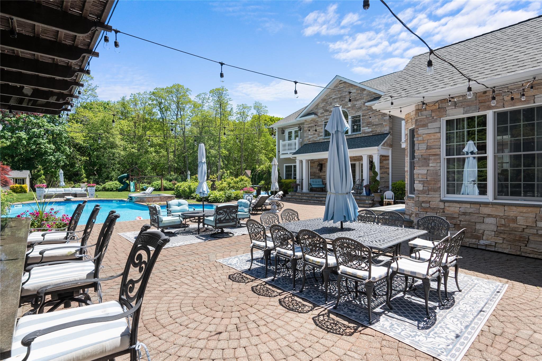 11 Crick Holly Lane