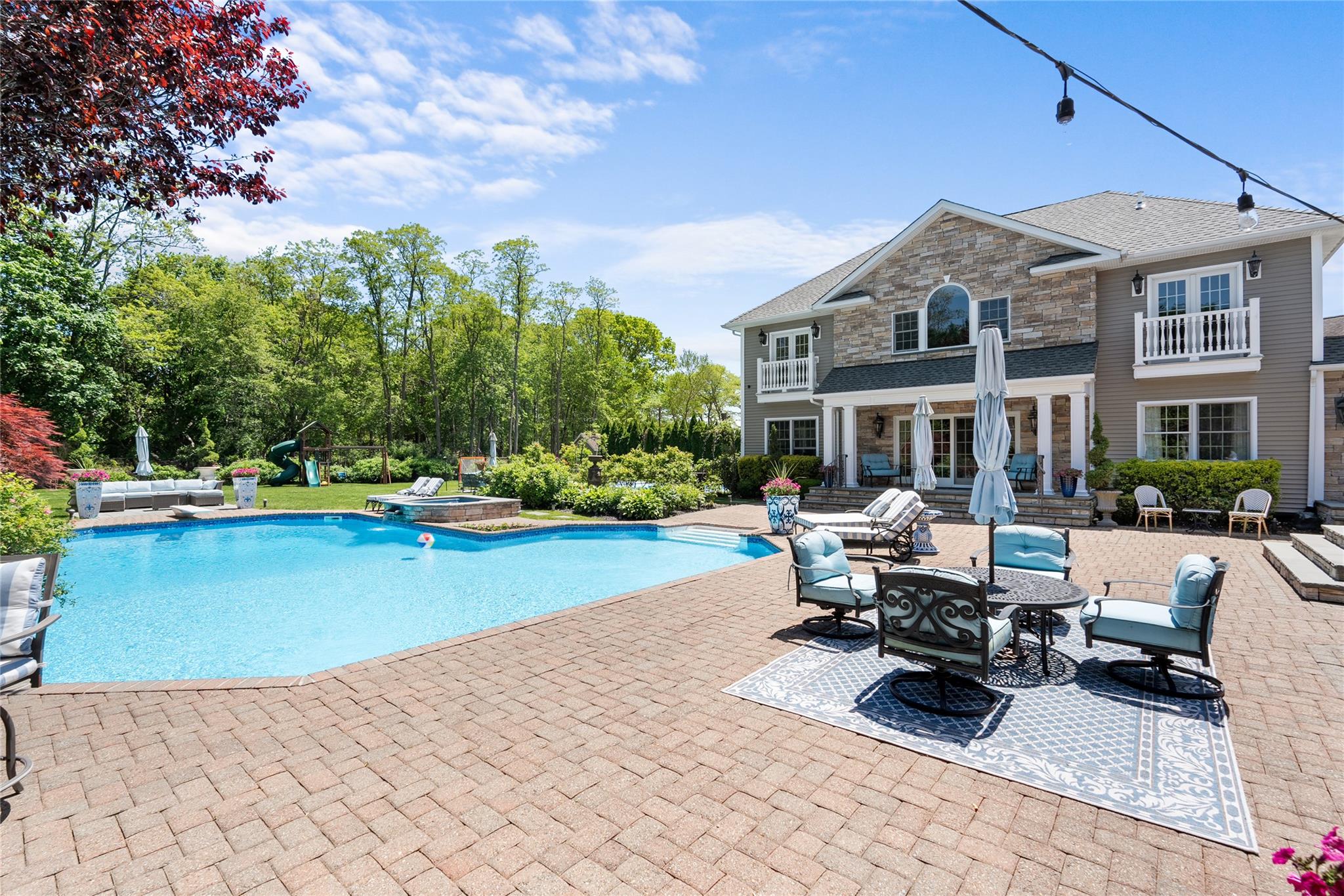 11 Crick Holly Lane