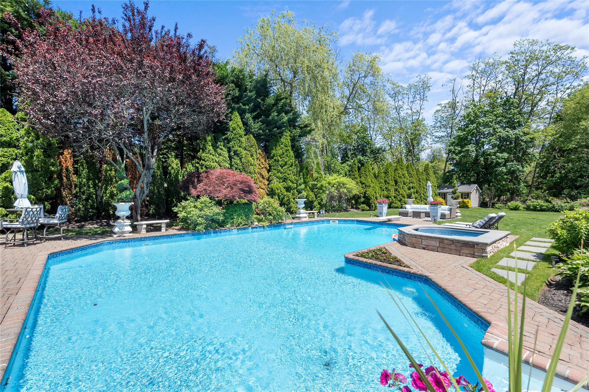 11 Crick Holly Lane
