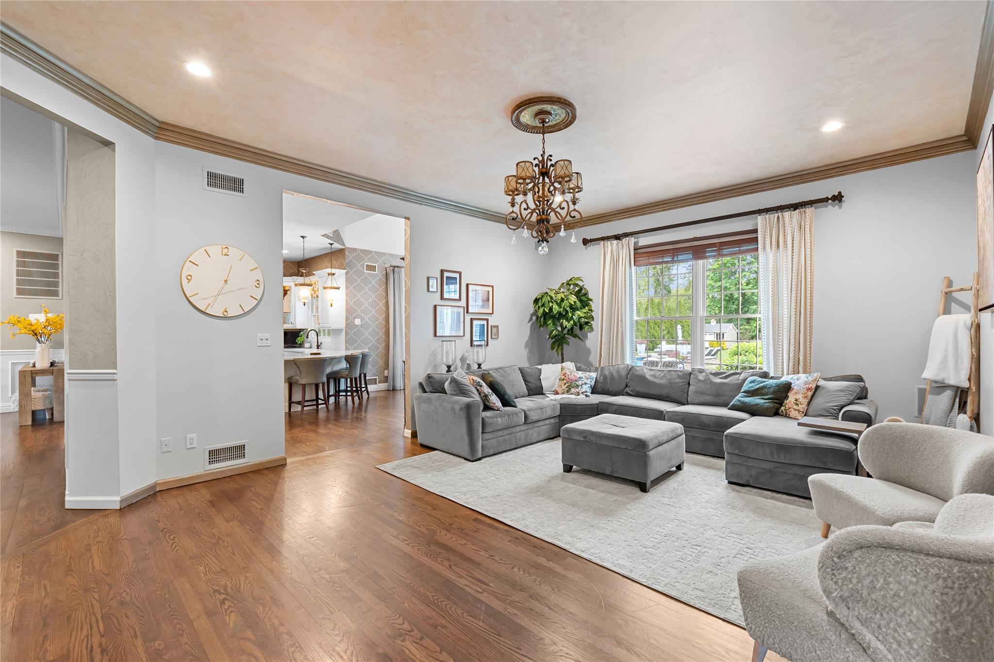 11 Crick Holly Lane