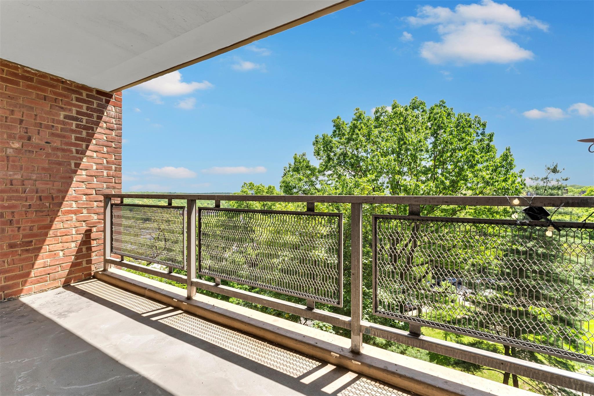 5700 Arlington Avenue Unit: 5D