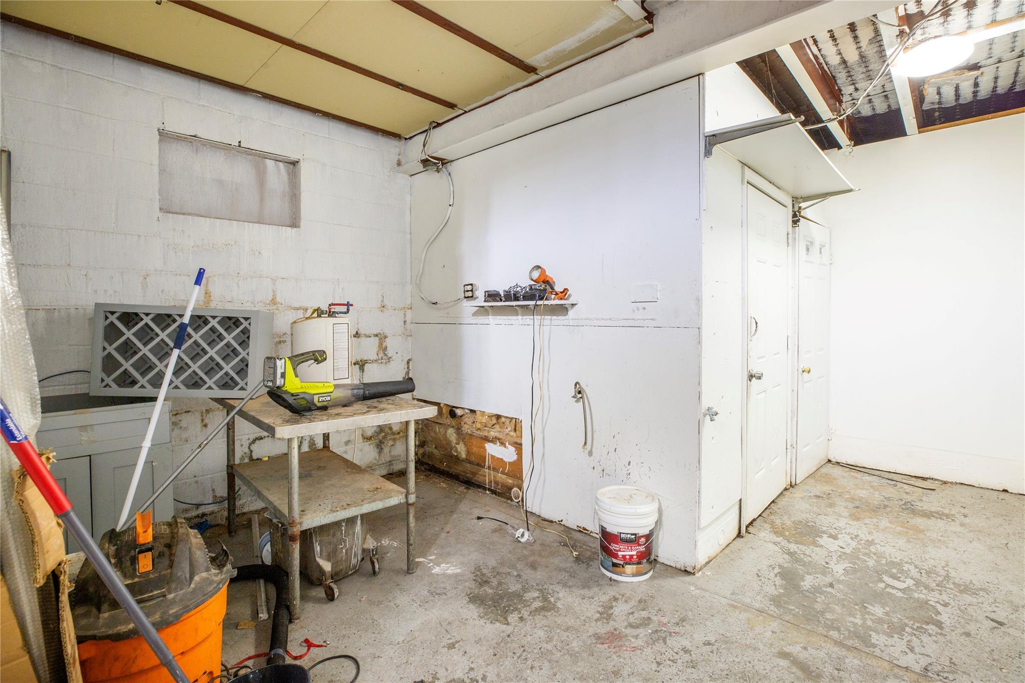 15 N White Street