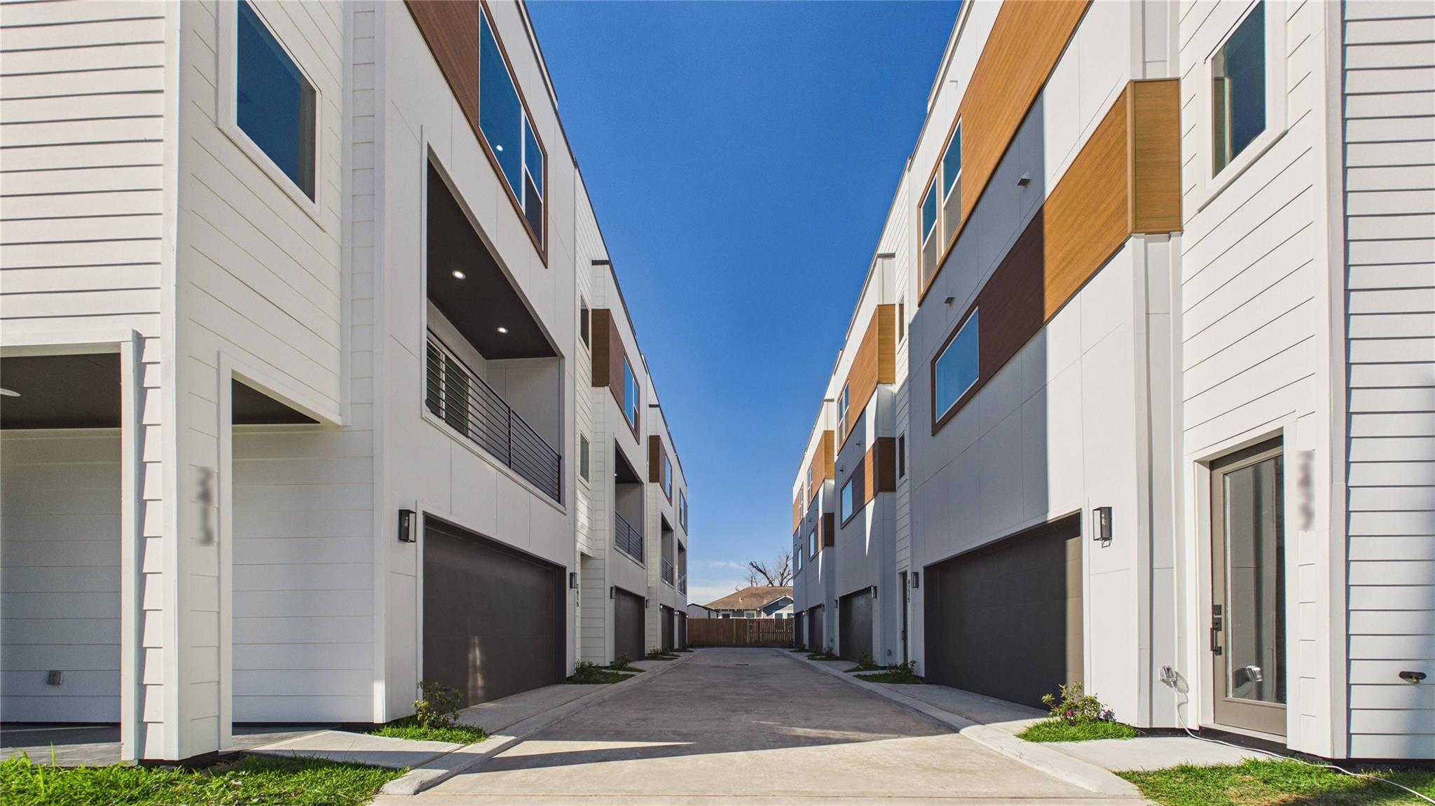 2423 Harrington Street