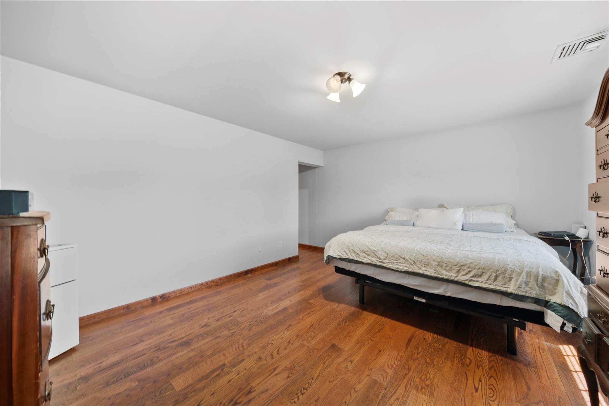 2706 Sound Avenue