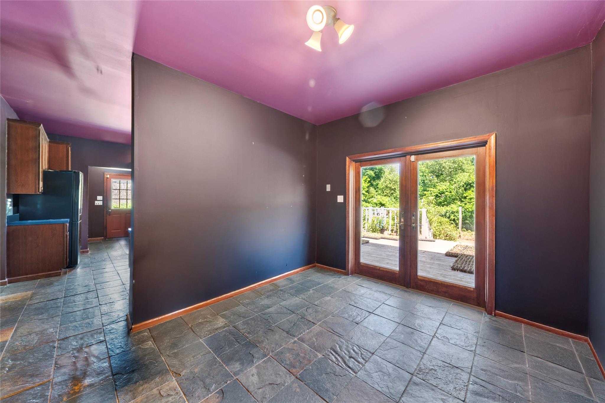 2706 Sound Avenue