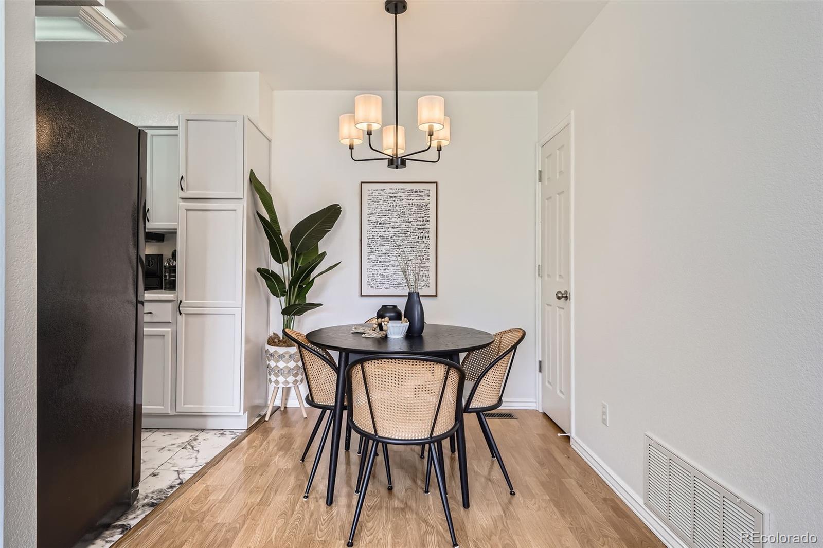 2432 W 82nd Place Unit: I