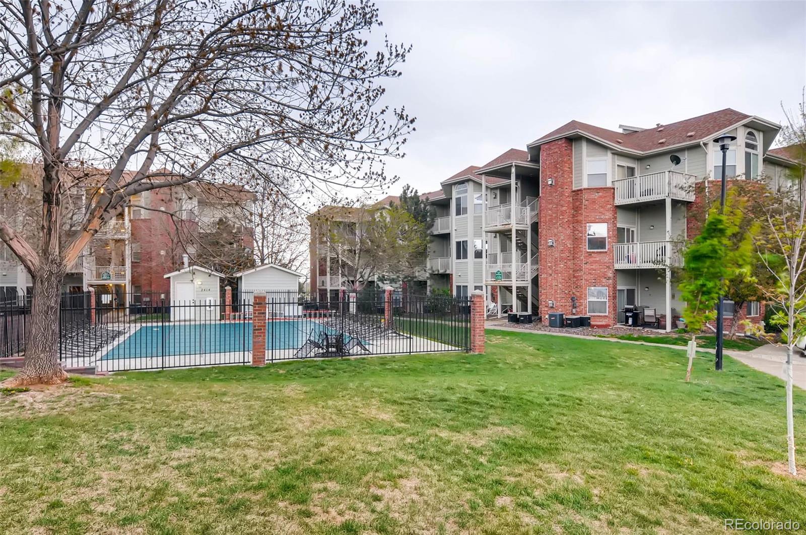 2432 W 82nd Place Unit: I