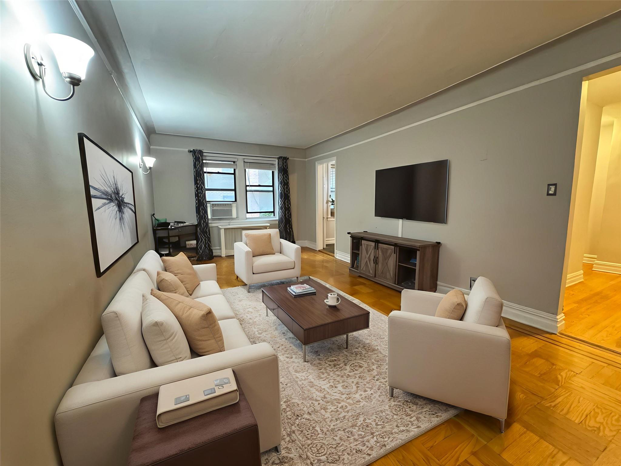 10 Nosband Ave Unit: APT 4J